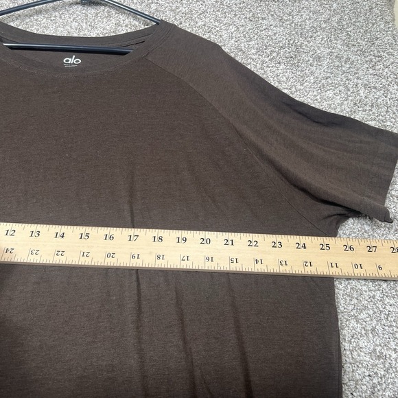 Alo Yoga Shirt Mens 2XL Brown Triumph Short Sleeve Tee Gym Lounge Soft - Picture 2 of 5